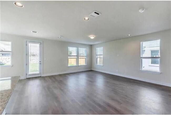 Building Photo - 805 Vaughn St