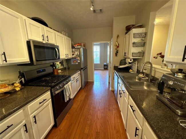 Building Photo - 3082 Kentmere Dr