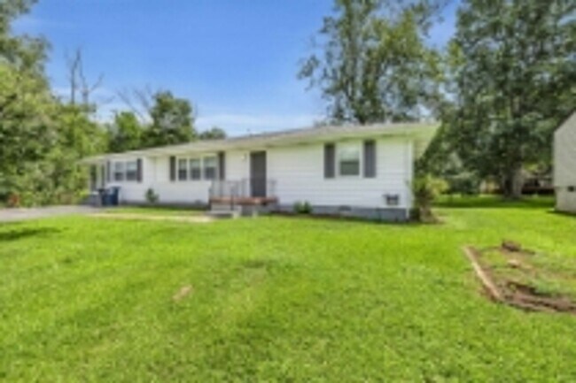 Building Photo - Beautiful update home in East Ridge