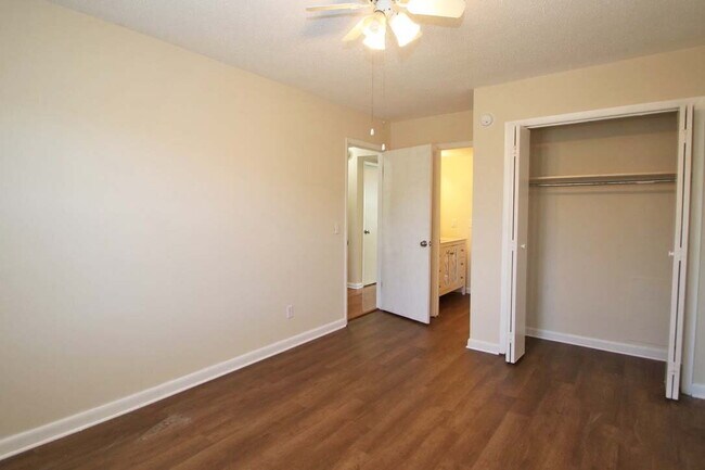 Building Photo - Four Bedroom Townhome with Plenty of Space!