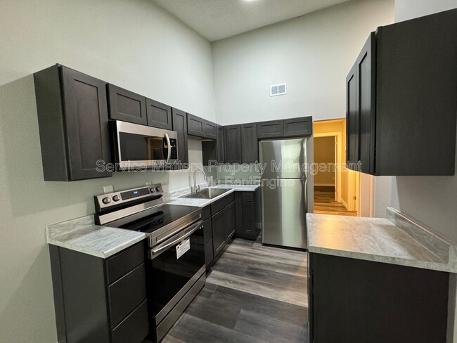 Building Photo - 481 N Fairfield Dr