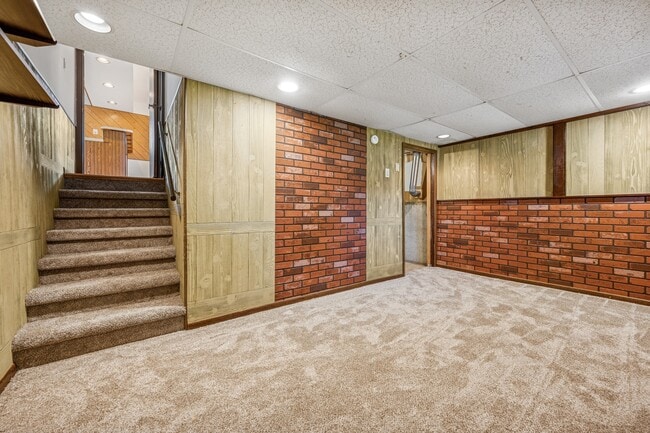 Building Photo - 366 Manning Dr