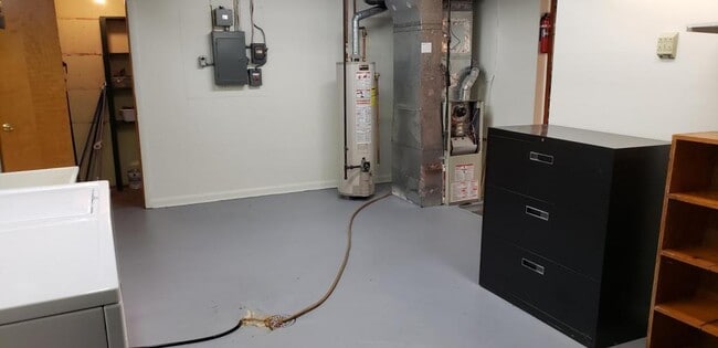 Building Photo - 1602 Hanaford Ave