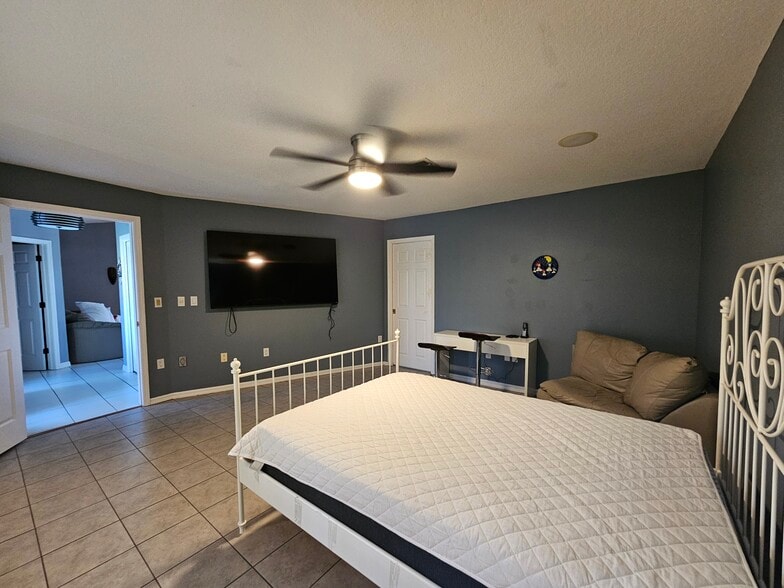 Building Photo - 2210 Bayou Dr