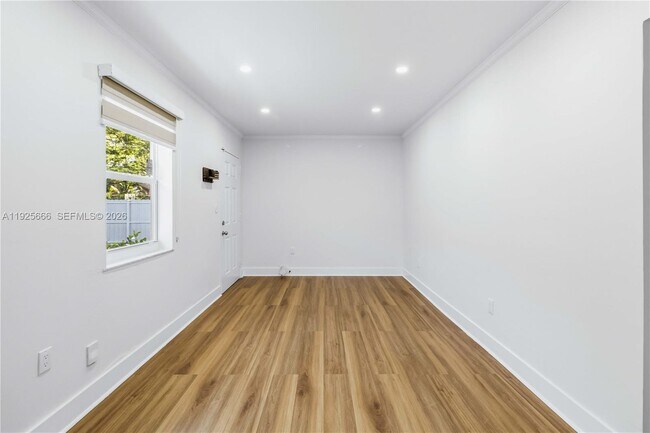 Building Photo - 3240 SW 69th Ave