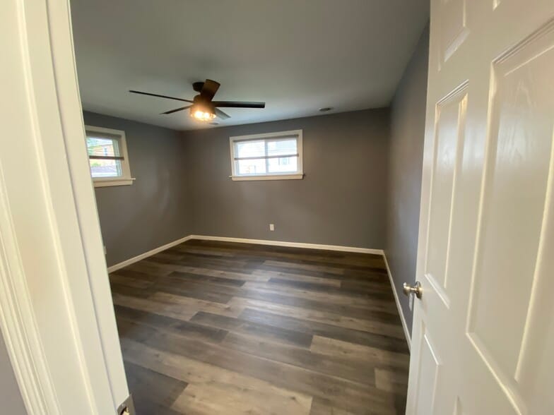 Master bedroom 14x13 - 103 Onyx St