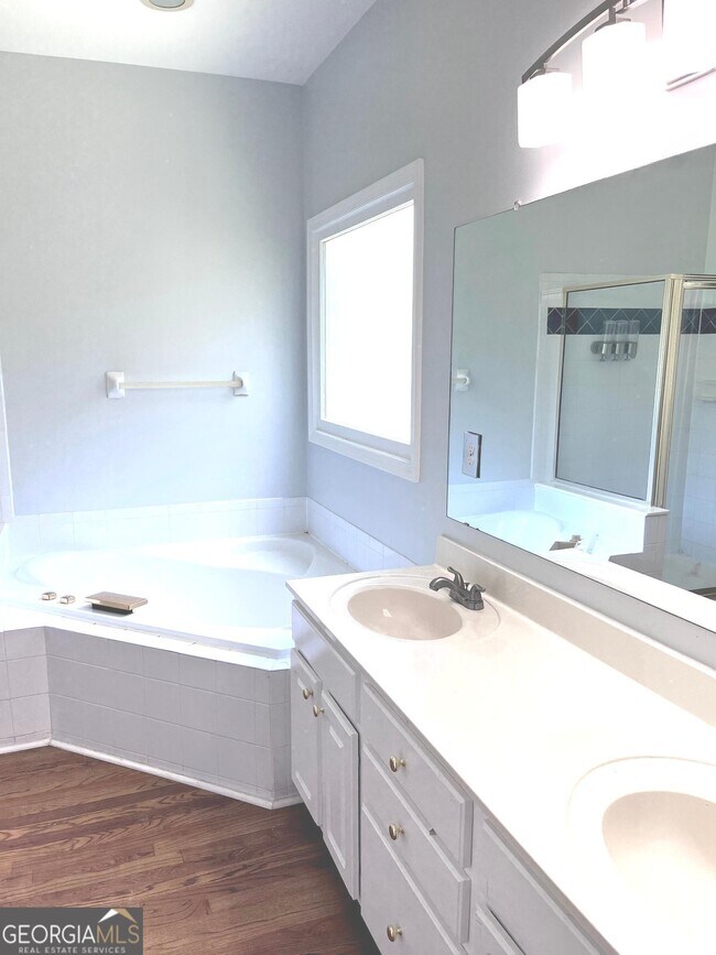 Building Photo - 3770 Glennvale Ct