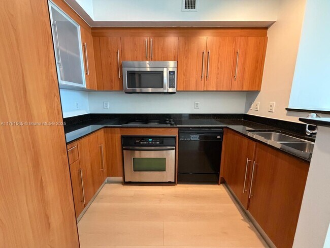 Building Photo - 325 S Biscayne Blvd