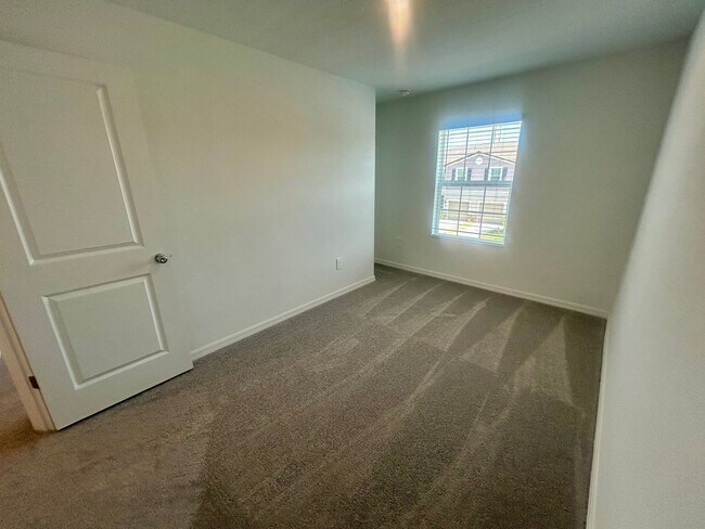 Building Photo - Stylish Townhome in the Heart of Ruskin – ...