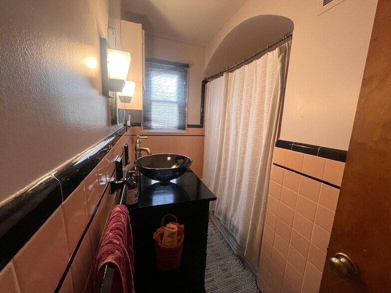 Building Photo - 128 Murrayhill Ave