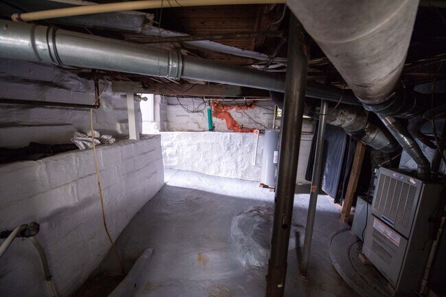 Building Photo - 112 E 15th St