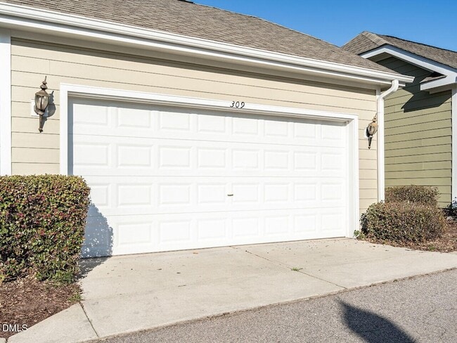 Building Photo - 309 Roundhouse Lane