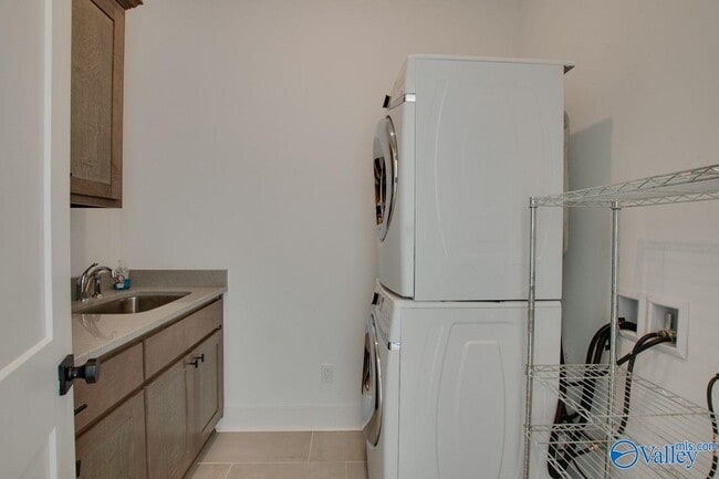 Building Photo - 6128 Pembrook Pond Pl SE