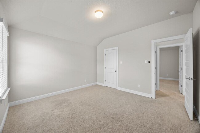Building Photo - 213 Graver St