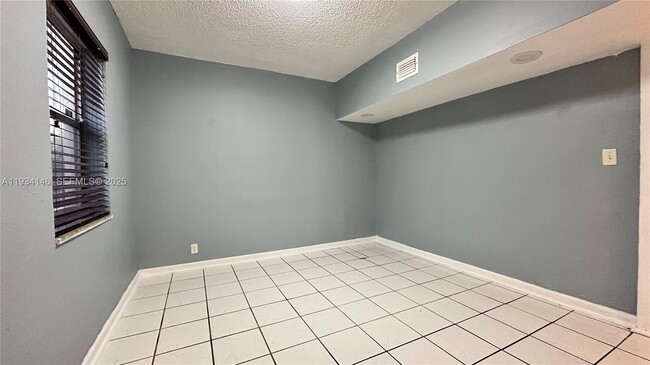 Building Photo - 2220 Charleston St