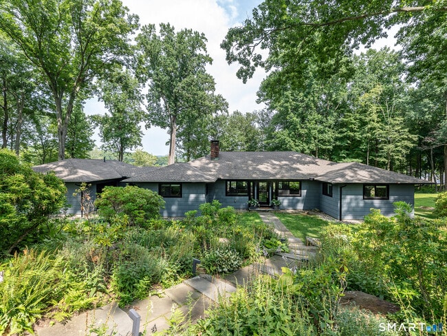 Building Photo - 321 W Shore Rd