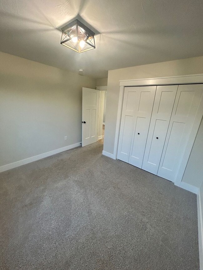 Building Photo - 3837 Delia Dr