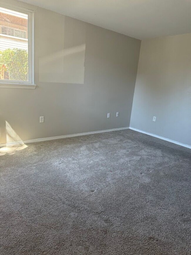 Building Photo - Everything you’ve been dreaming of is here. Come Lease today!