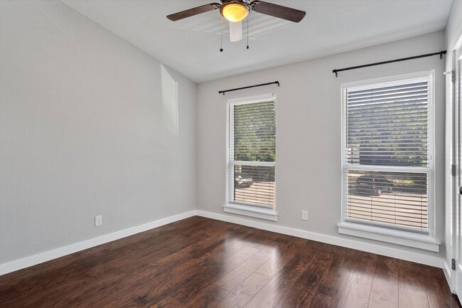 Building Photo - 3810 Southway Dr