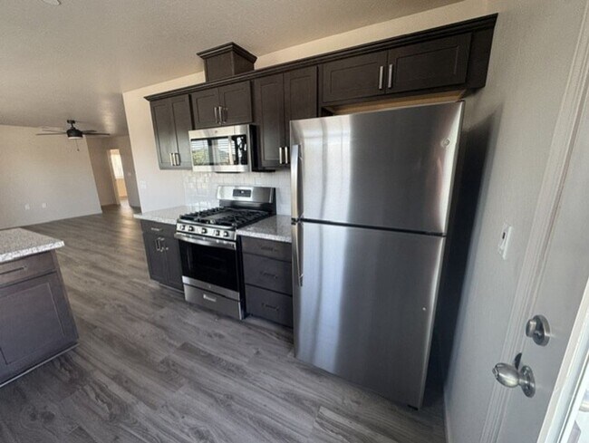 Building Photo - 2377 Oakmont Cir