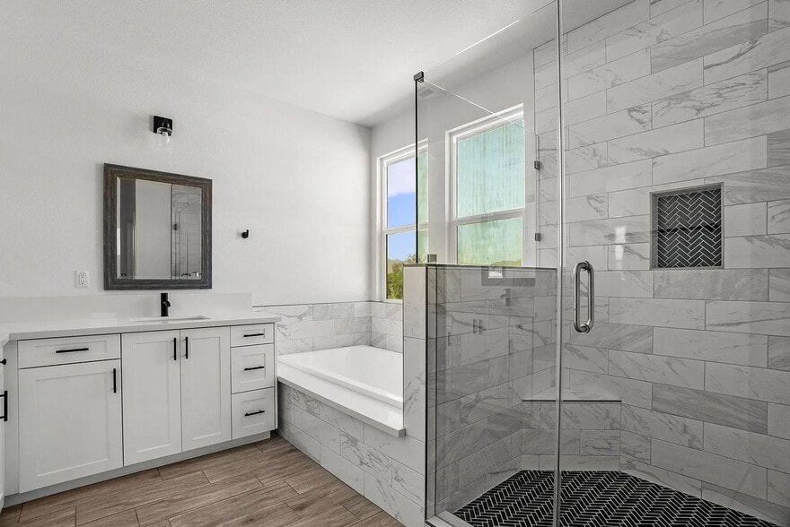 Building Photo - 5834 Norwood Ave