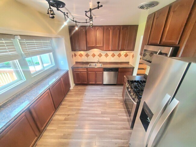 Building Photo - 4517 Mayfield Dr
