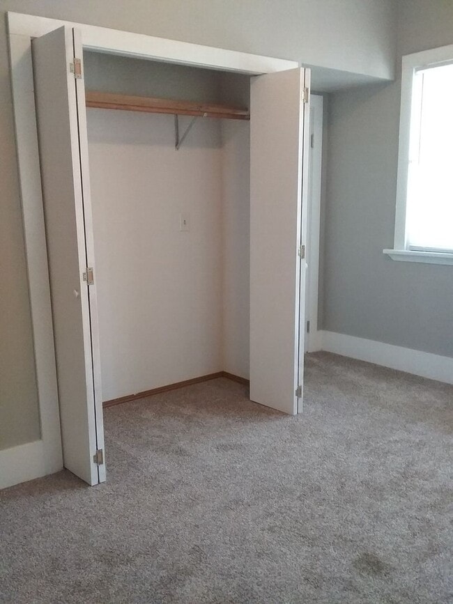 Building Photo - Recently updated single family home