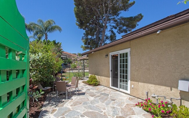 Building Photo - Charming 4 bedroom Home in Oceanside