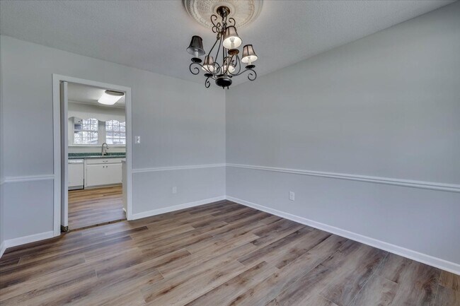 Building Photo - 3 Bed/2Bath home with garage, sunroom, and shed in Martinez