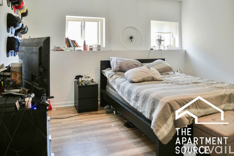 Building Photo - 2700 W North Ave