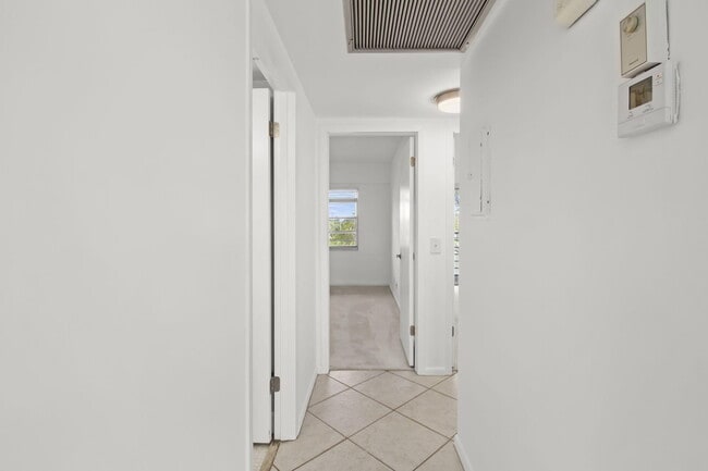 Building Photo - 124 Preston Way