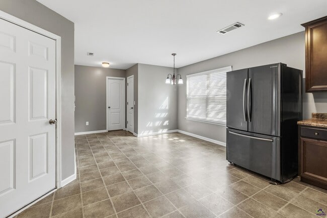 Building Photo - 100 Stoney Creek Dr