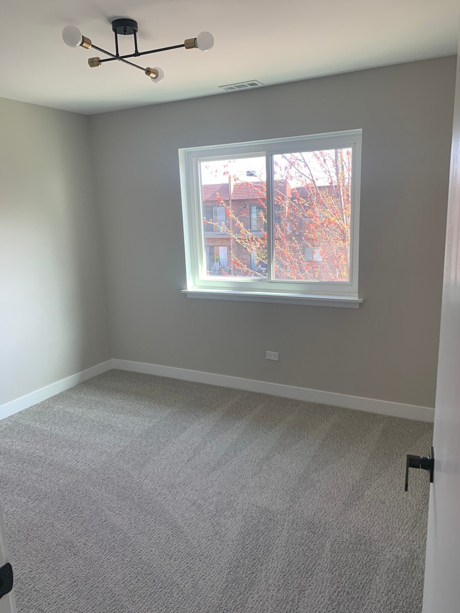 Building Photo - 1002 Castilian Ct