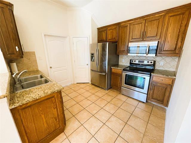 Building Photo - 845 Claycourt Cir