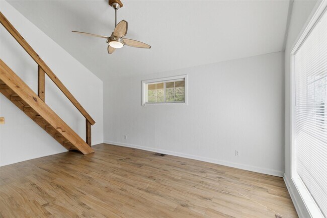 Building Photo - 105 Lazy Ike Ln