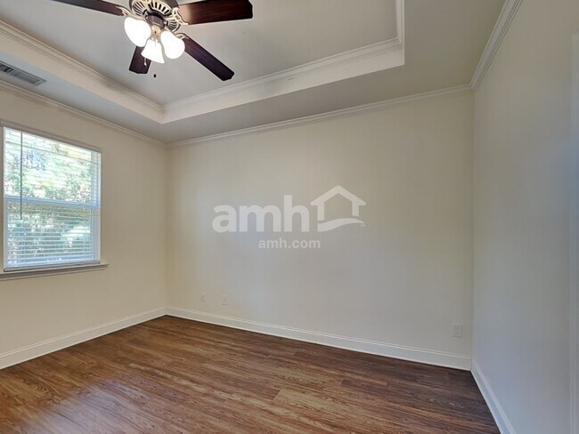 Building Photo - 245 Lake Vista Dr