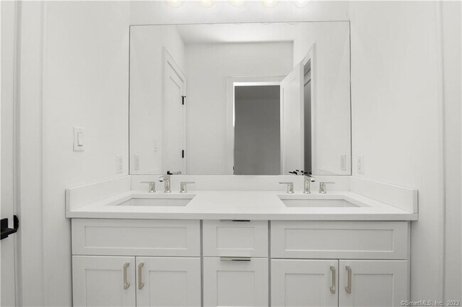 Building Photo - 2 Argento Ln