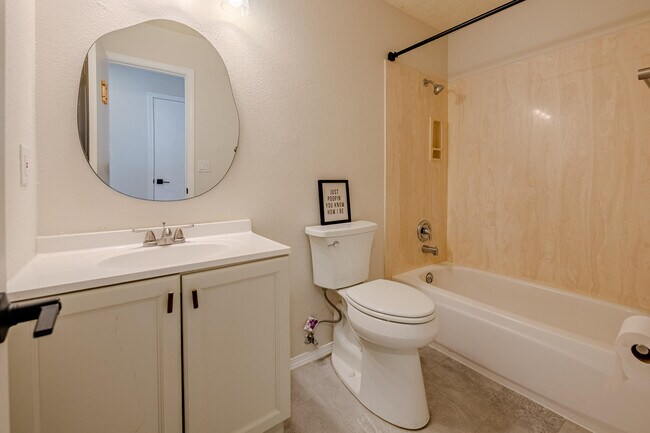 Building Photo - 4031 Cresta Park Ave NW