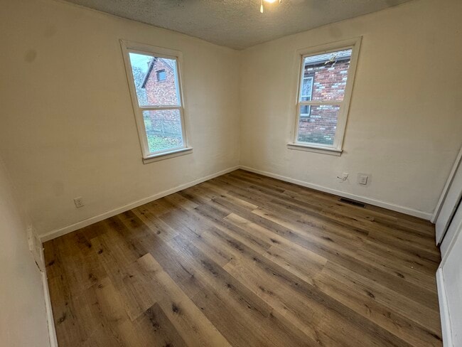 Building Photo - 1320 N Jay St