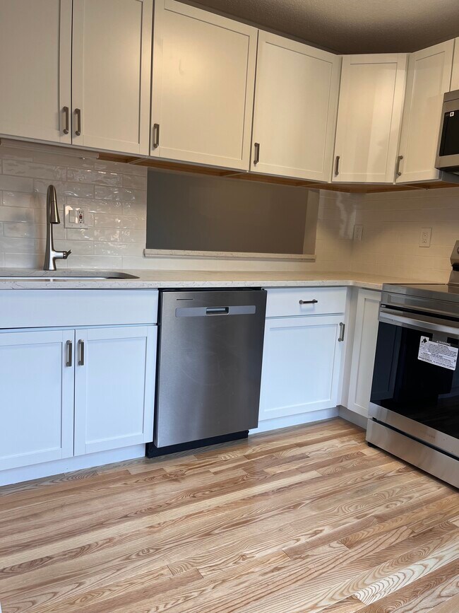 Building Photo - 108 Cedar Knolls Dr