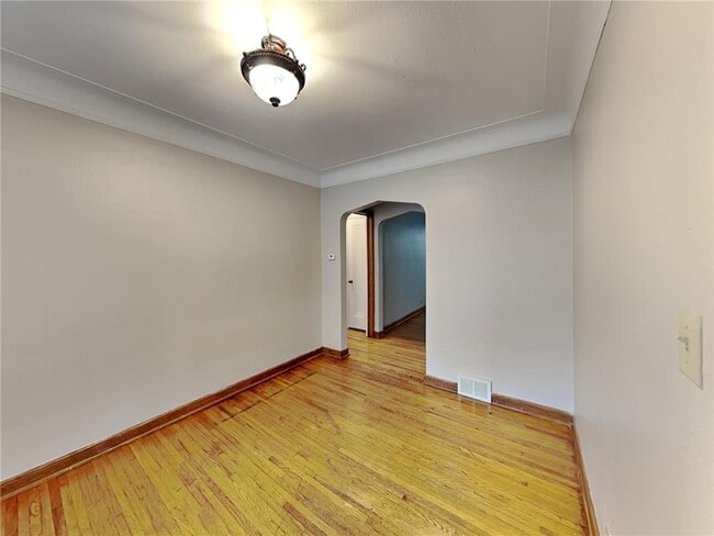 Building Photo - 3551 N Knox Ave