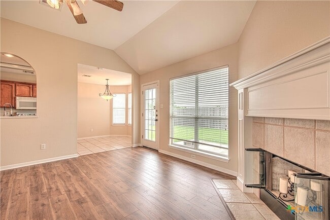 Building Photo - 5005 Warwicke Dr