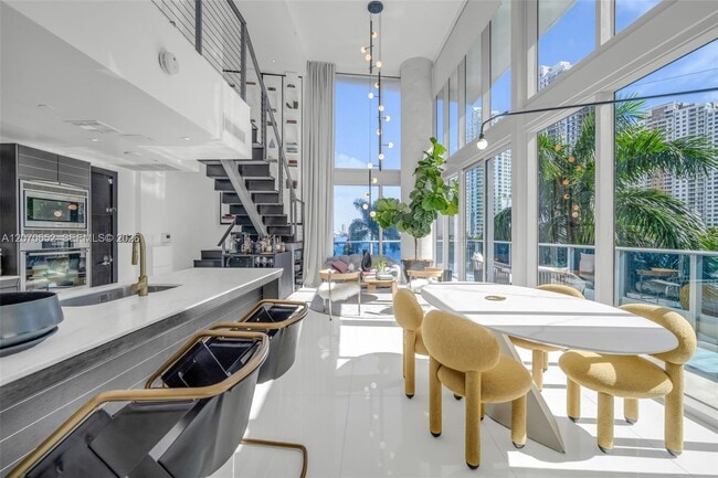 Building Photo - 200 Biscayne Blvd Way