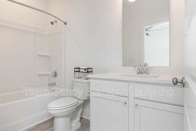 Building Photo - 874 Windhill Dr
