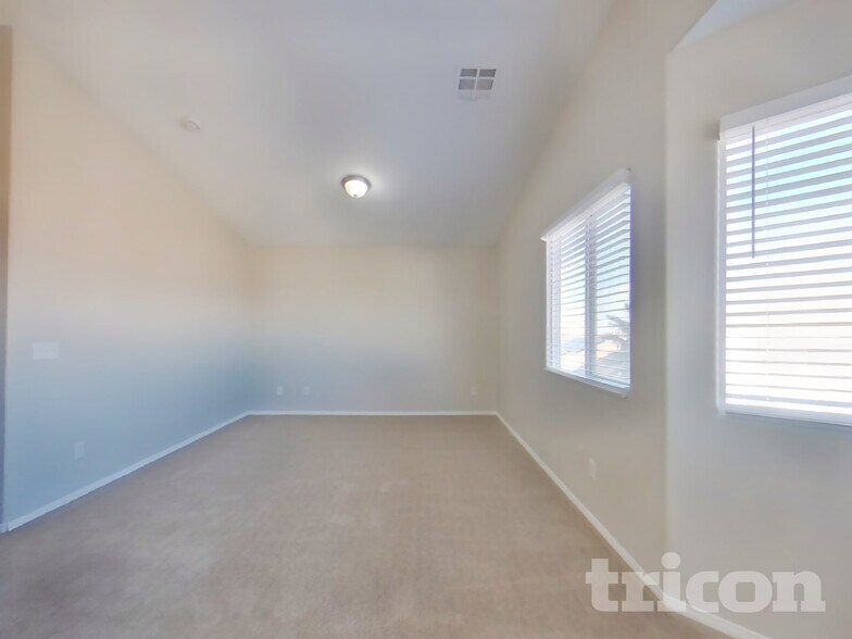 Building Photo - 9379 Dragon Tree Dr