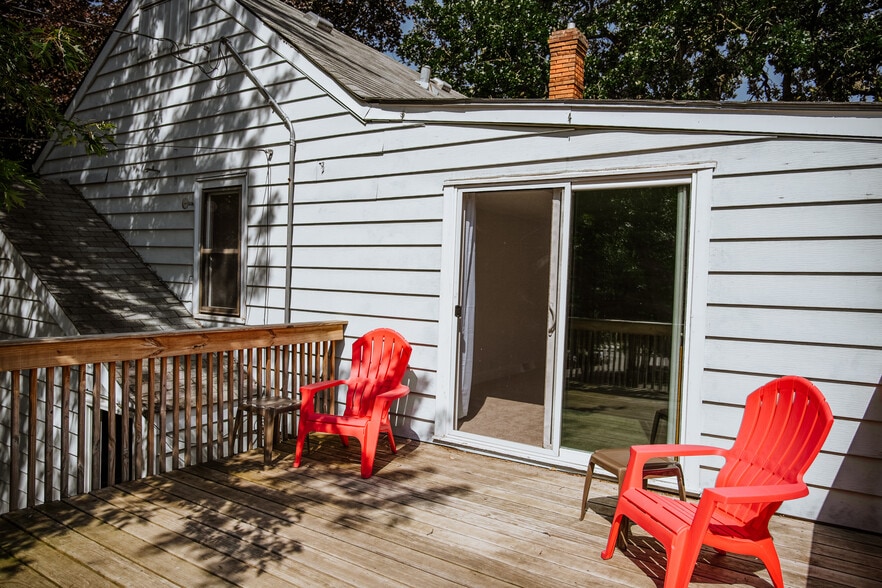Deck off of master bedroom - 750 Stewart Ave