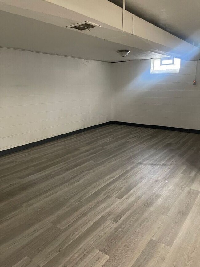 Building Photo - Charming ranch in wonderful neighborhood