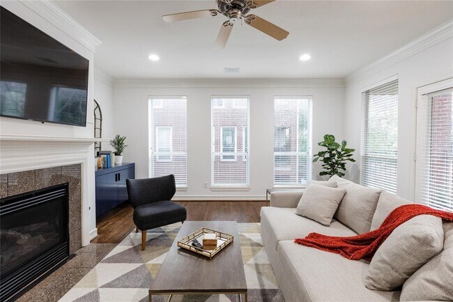 Building Photo - 2619 Colby St