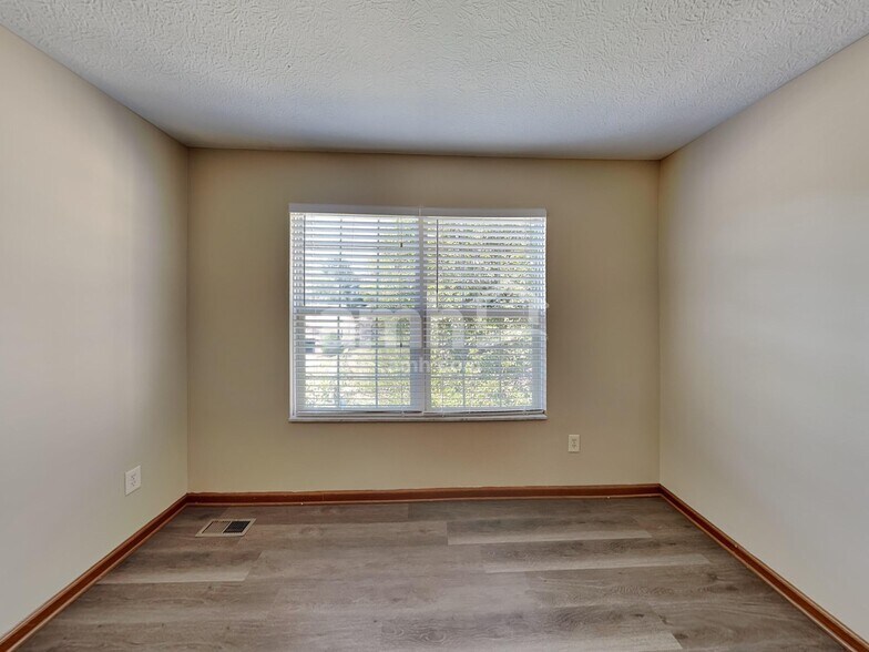 Building Photo - 180 Shaleridge Dr