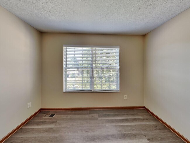 Building Photo - 180 Shaleridge Dr